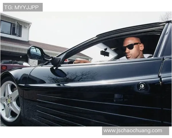 足球明星挥金如土购豪车当玩具引发球迷热议与羡慕